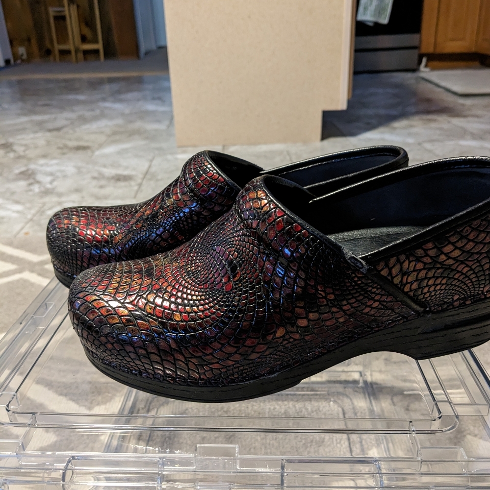 Dansko XP Red leather alligator design clogs